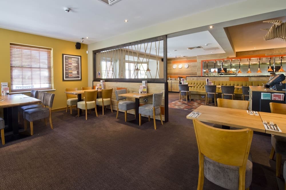 Premier Inn Farnham photo 3