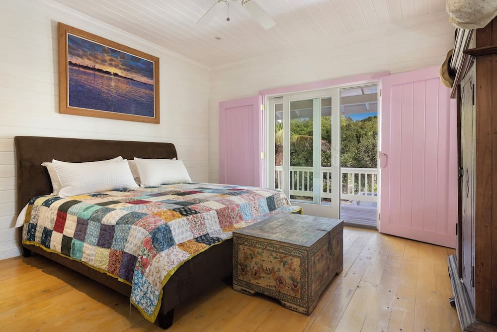 Windswept Retreat: Luxury Estate With Heated Pool photo 8