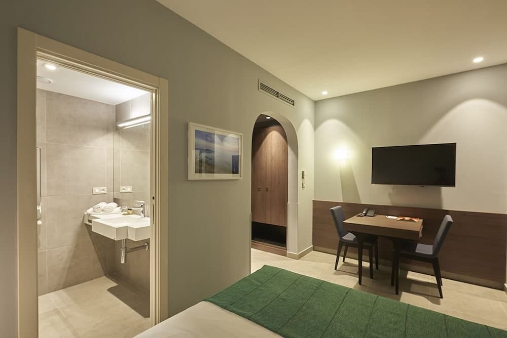 M Suite Hotel photo 8