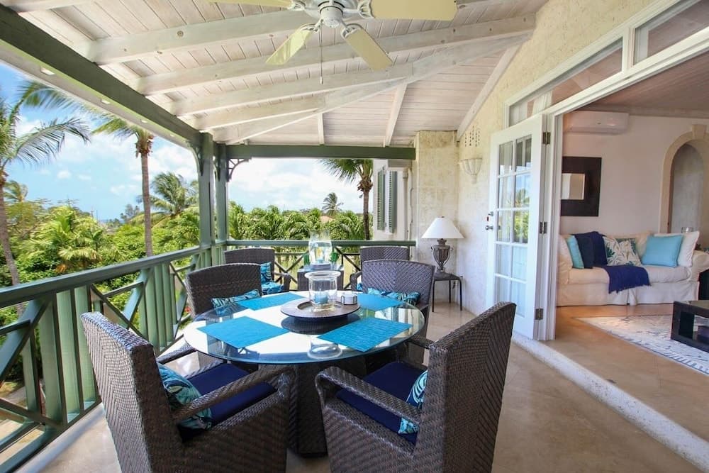 Ocean views apt with shared rooftop pool: Beacon Hill Surf by BSL Rentals photo 4