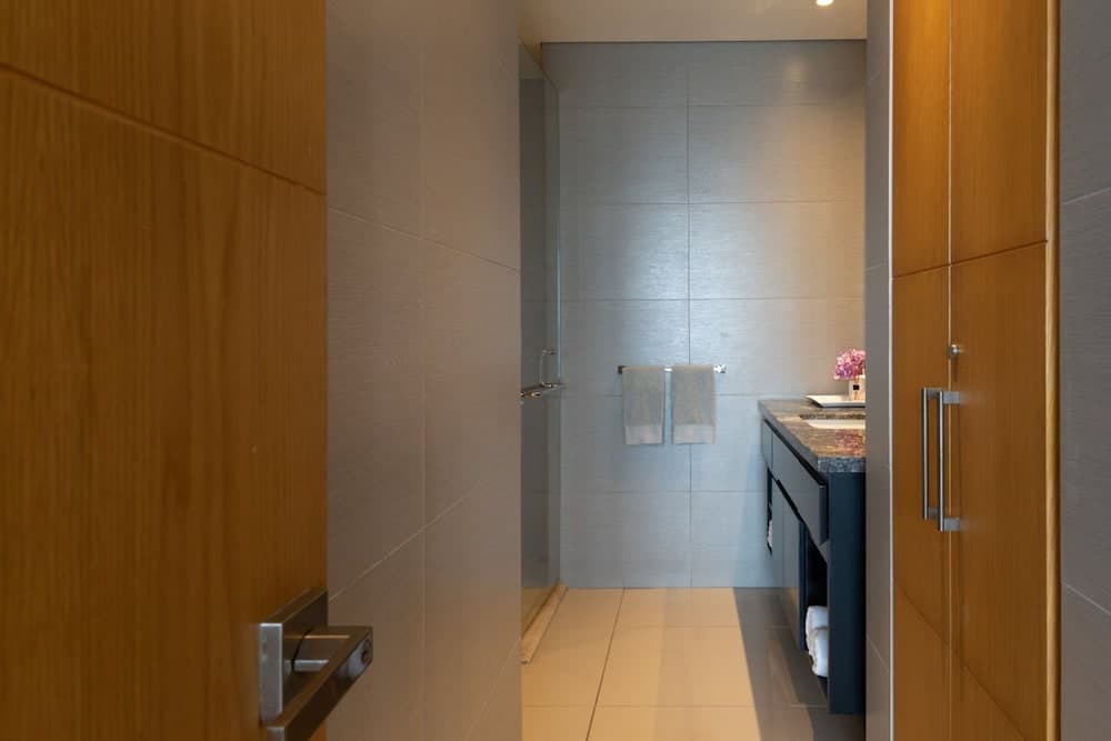 Classy 1 Bedroom Pool & Gym near Downtown photo 4