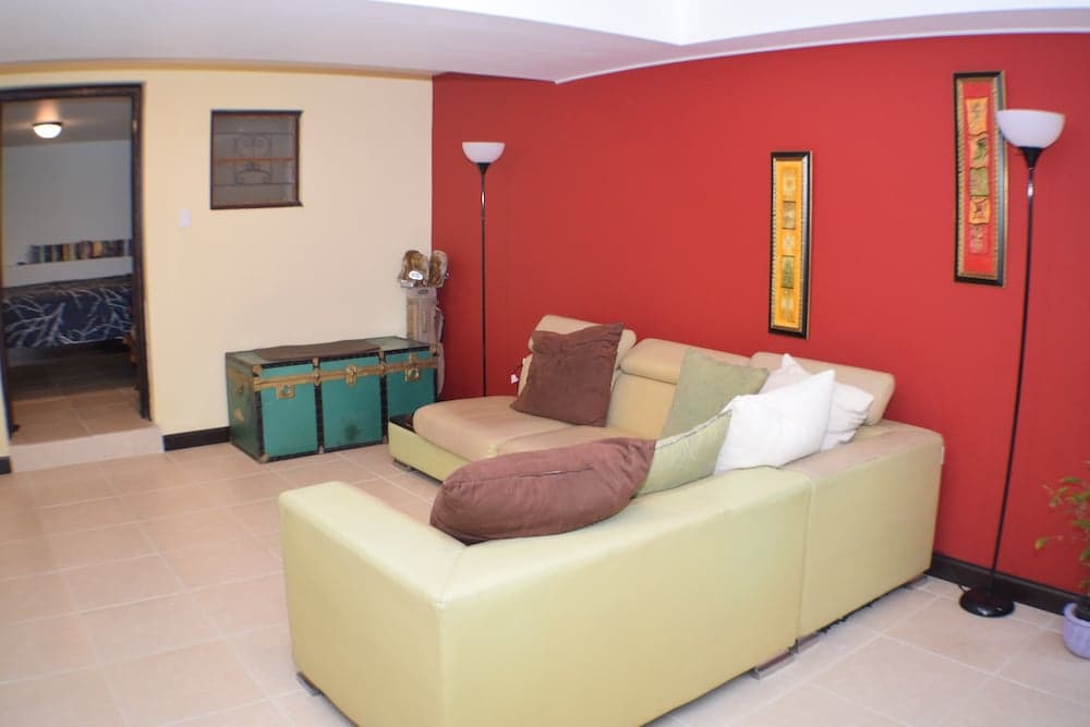 New Kingston Guest Apt at Evans photo 2