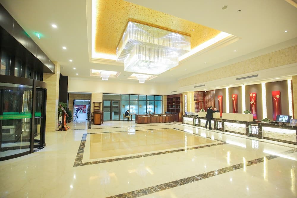 New Knight Royal Hotel photo 2