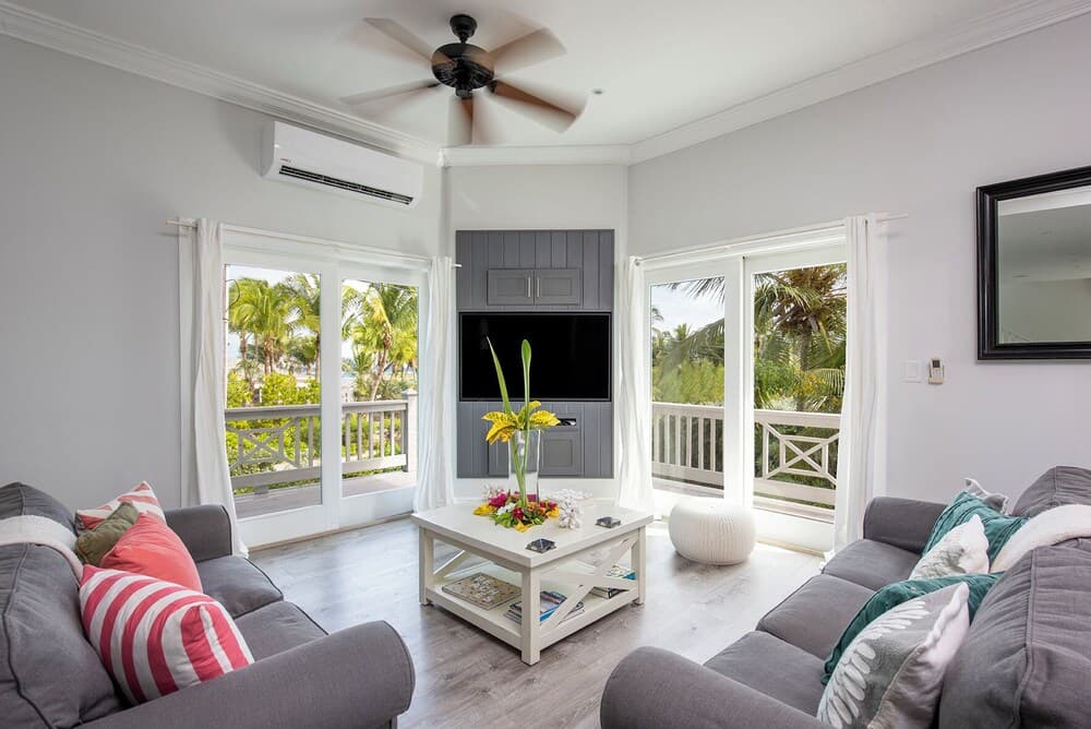 Pink Sand Paradise: Cozy Beachfront Cottage photo 5
