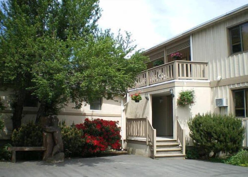 Campbell River Lodge by Riverside photo 9