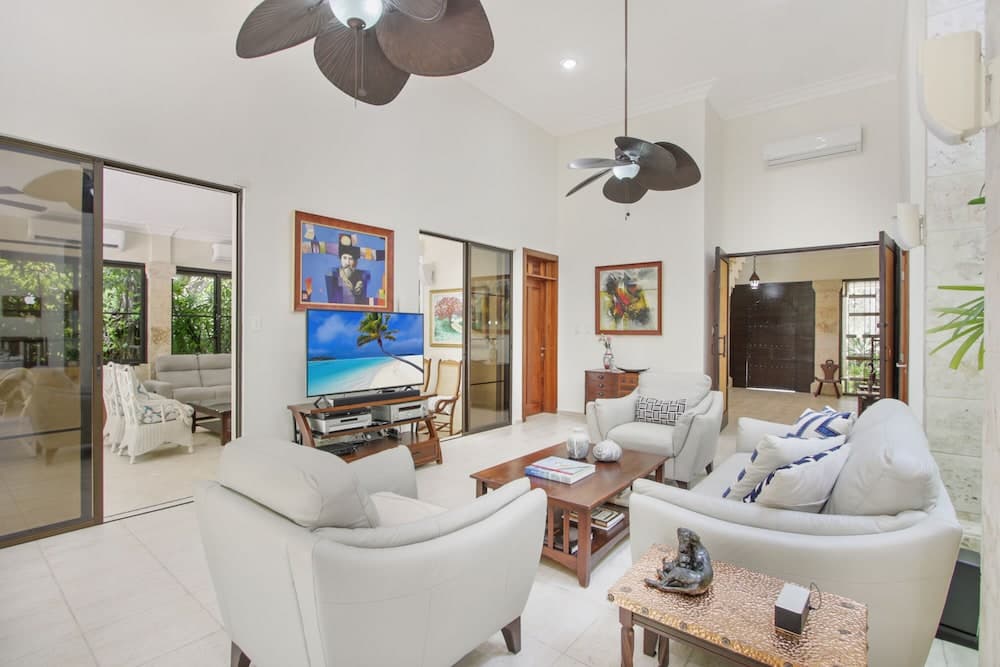 4-BR Pool Villa - Garden & Beach Access photo 9