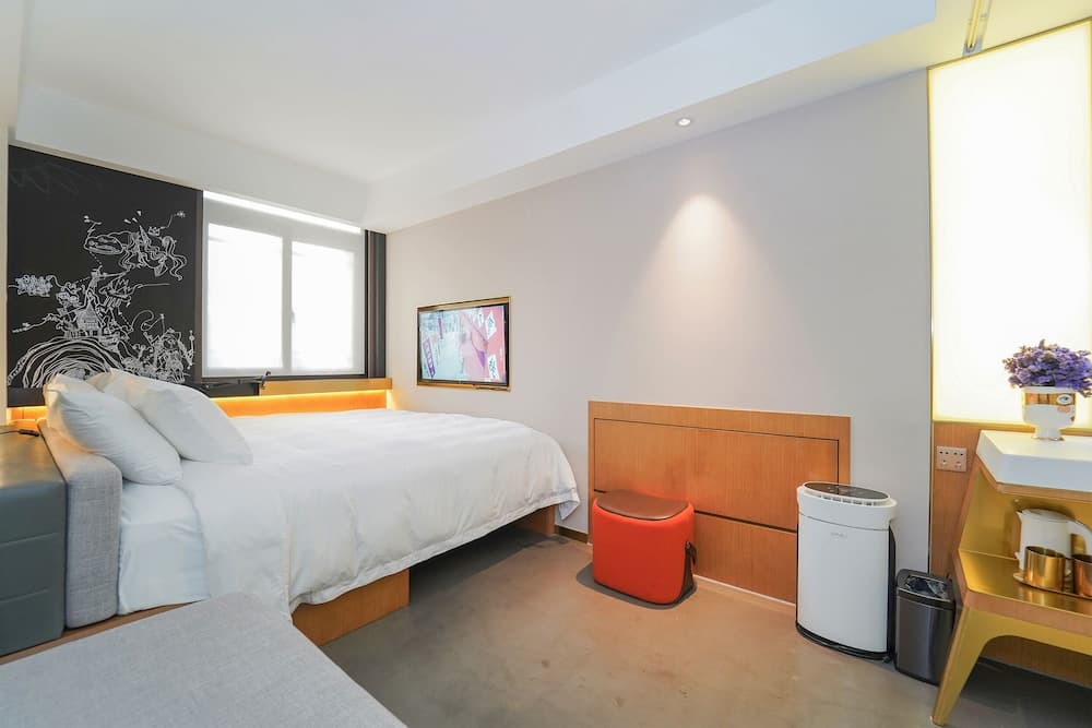 No. 8 Art Hotel photo 3