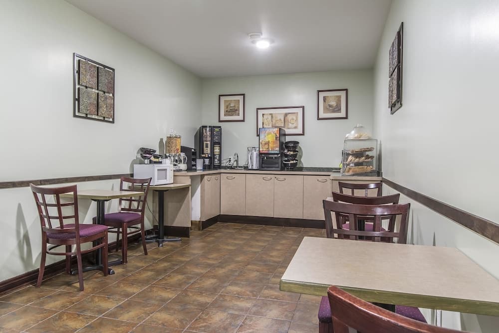 Econo Lodge photo 6