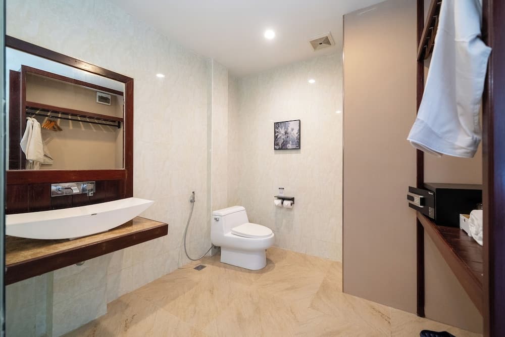 Howard Johnson by Wyndham Phuket Naiyang photo 2