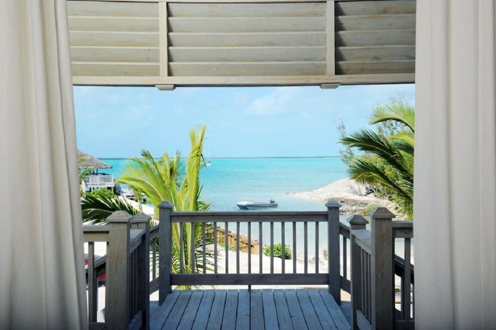 Seaside Escape: Private Beachfront Villa With Infinity Pool photo 4