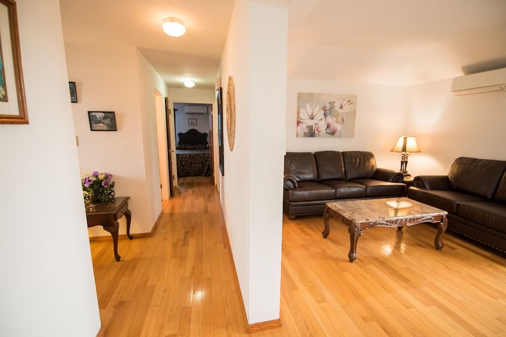 Windsong Guest Apartments photo 8