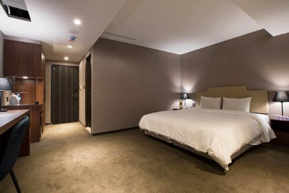 Noble Hotel photo 6