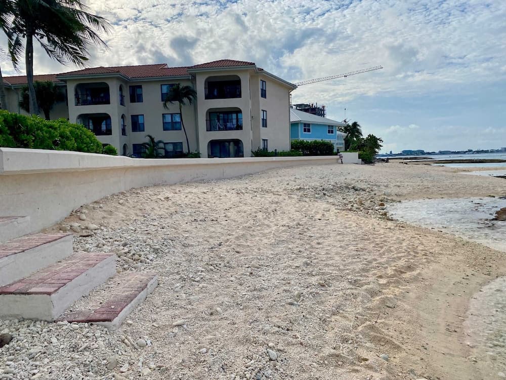Oceanfront Condo on Seven Mile Beach photo 5