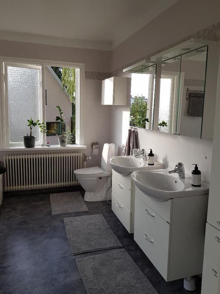 Lovely Spacious Apartment  centerally photo 9