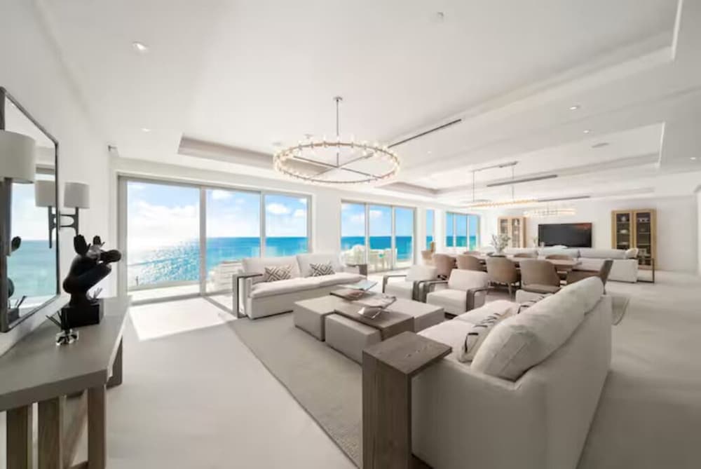 Luxury 4-bedroom Oceanfront Oasis photo 6
