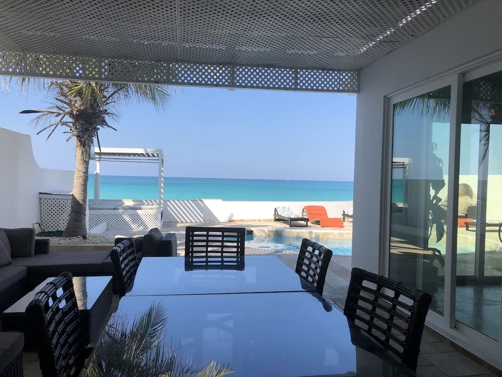 Caprice 7 Ocean Front Villa private Pool