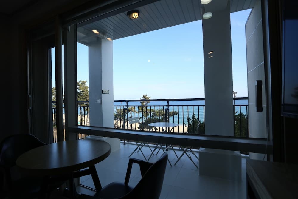 Hotel R Gangneung photo 2