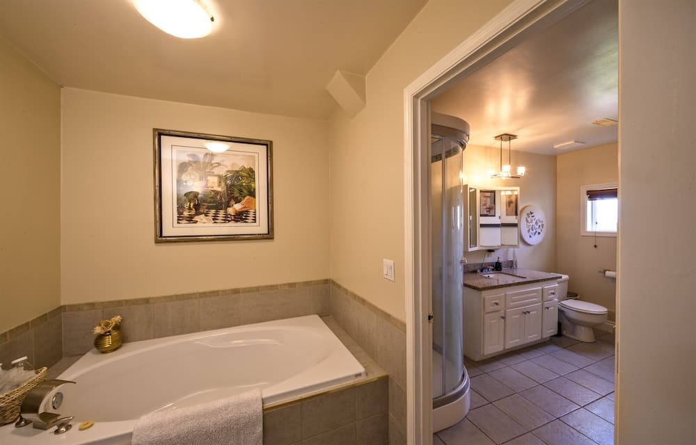 Above The Beach Guest Suites photo 2