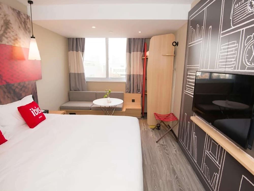 ibis Luoyang Baolong Square Hotel photo 2