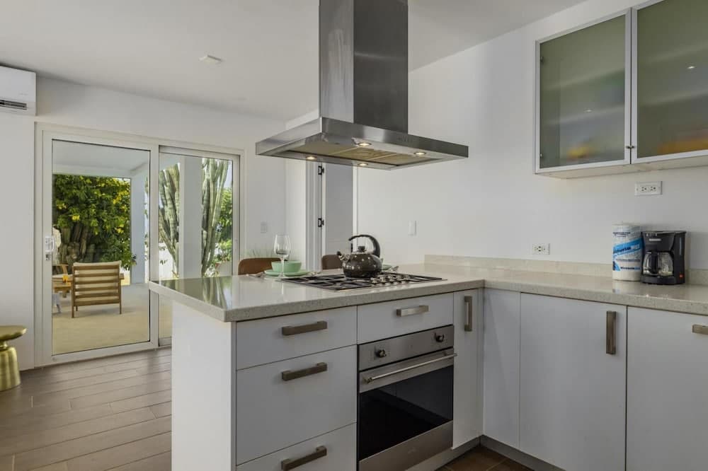 NEW Modern 2BR 2BA w Privatepool in Quiet Area photo 4