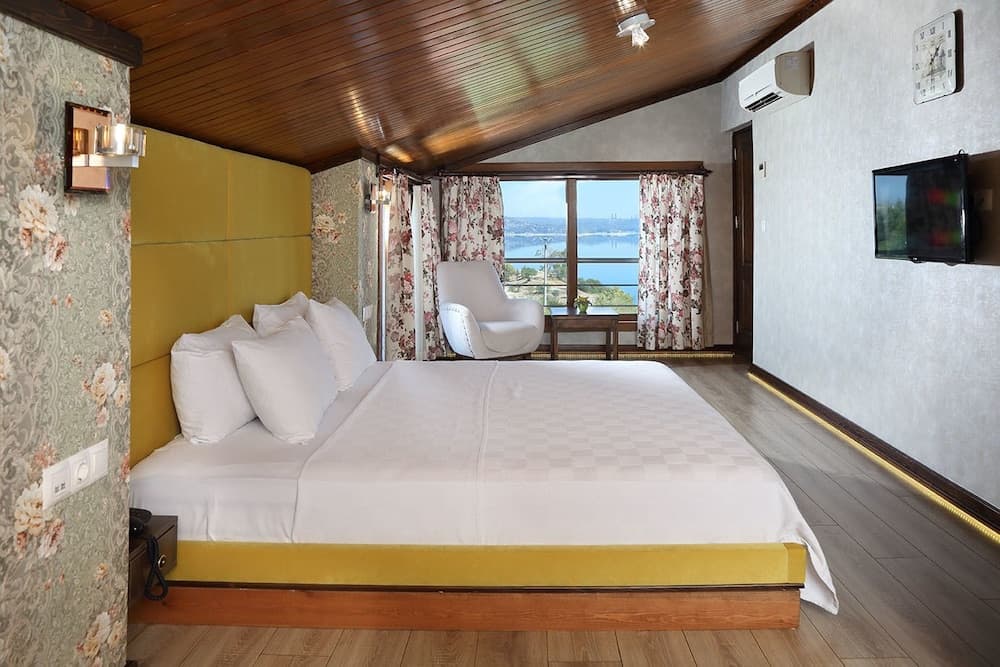 Golden Lake Hotel photo 7