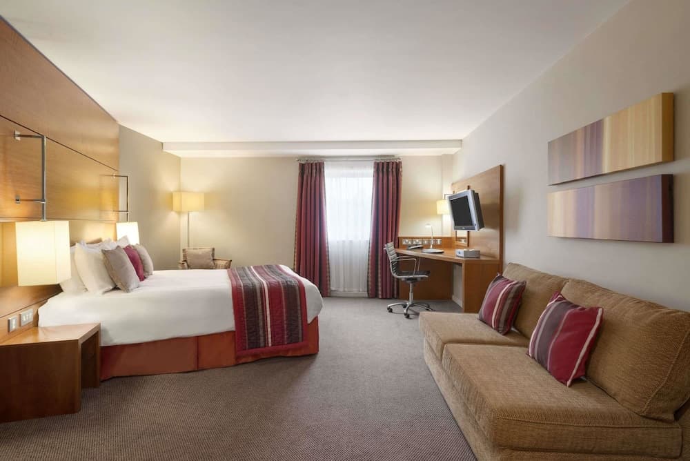 Ramada Plaza by WyndhamWrexham photo 5