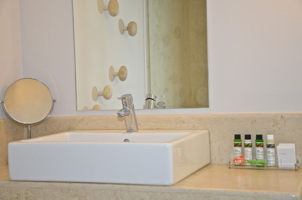 Ino Hotel & Suites photo 3