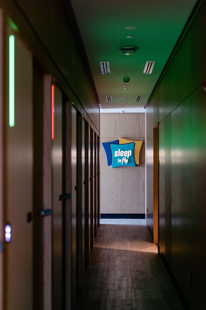 Sleepover Terminal 3, Concourse B – formerly sleep ‘n fly photo 9