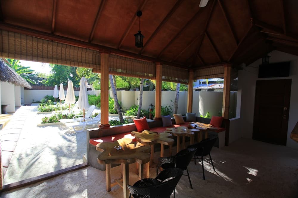 Local Island Inn photo 4