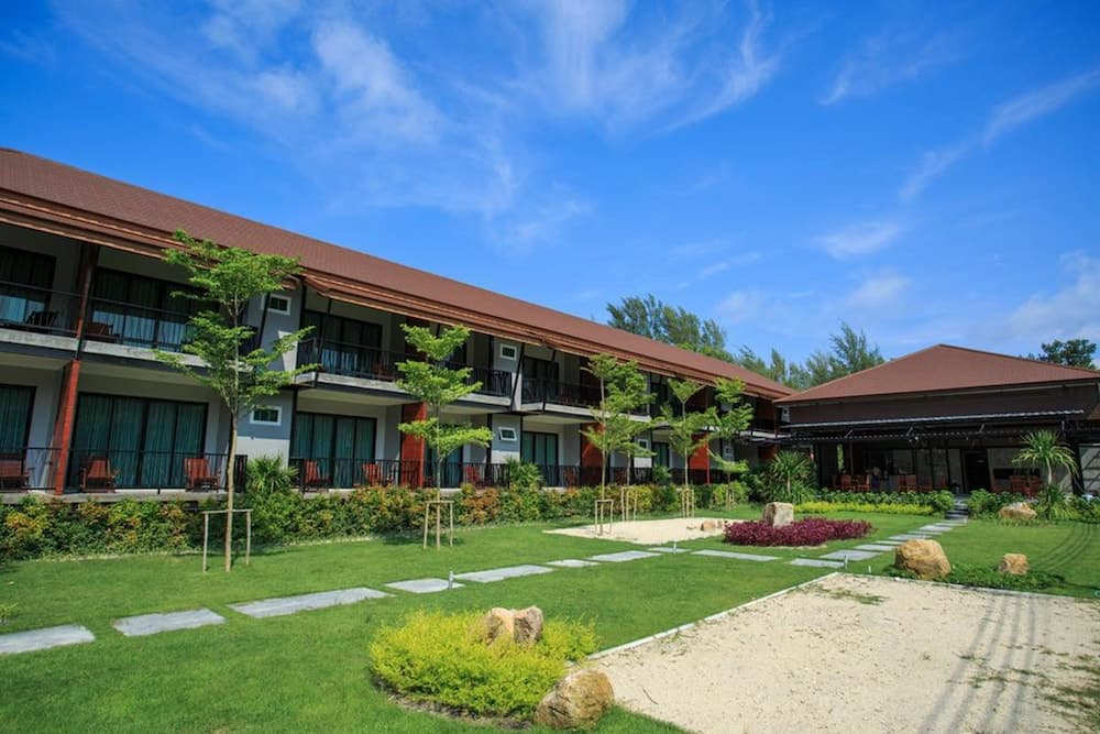 The Breeze Lipe Resort photo 5