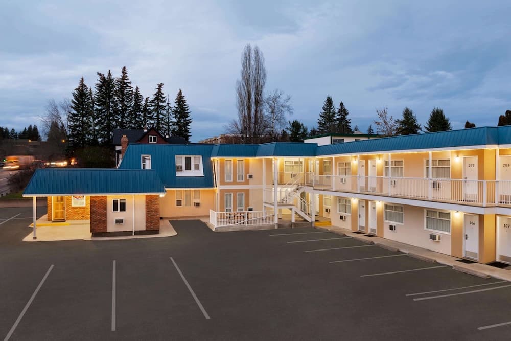 Travelodge by Wyndham Quesnel photo 2