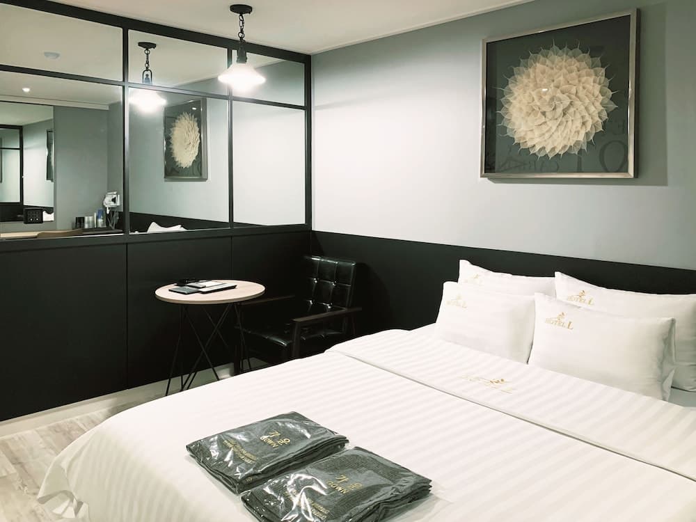 L.Hotel photo 8