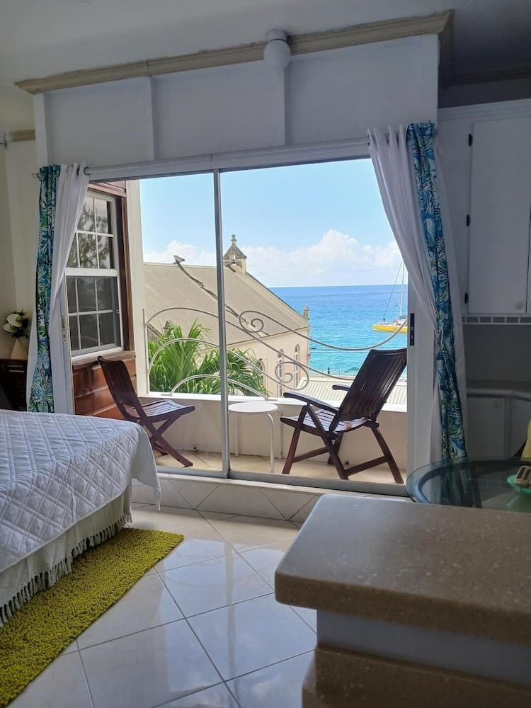 Coral Lane Beach Apartments photo 8