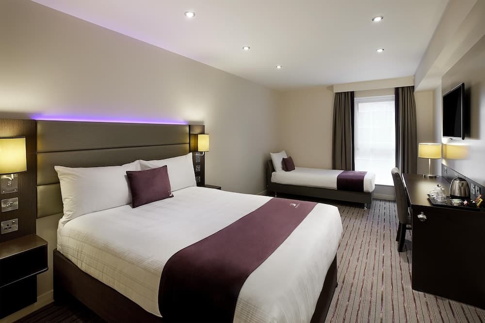 Premier Inn Bagshot photo 9