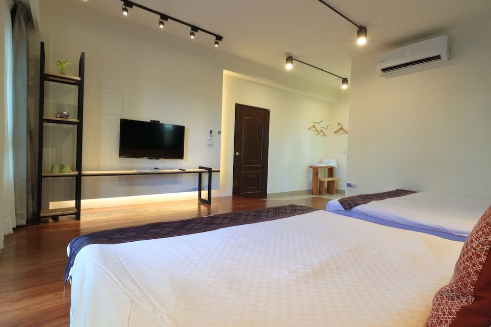 Yoho Villa photo 4