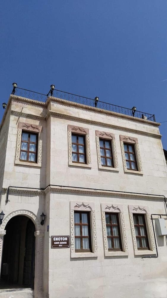 Ekoton Cave Hotel