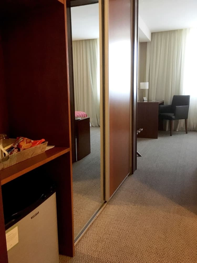 Howard Johnson by Wyndham Yerba Buena photo 3