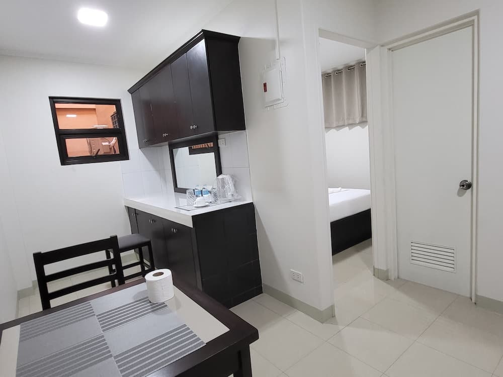 Rooms R Us - Evangelista photo 3