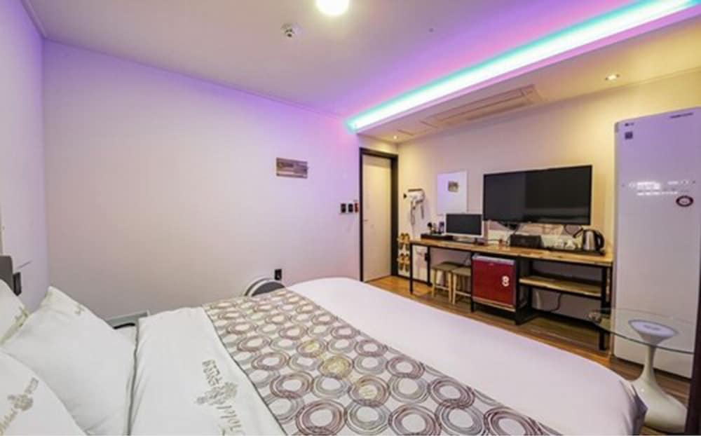 S Hotel photo 7