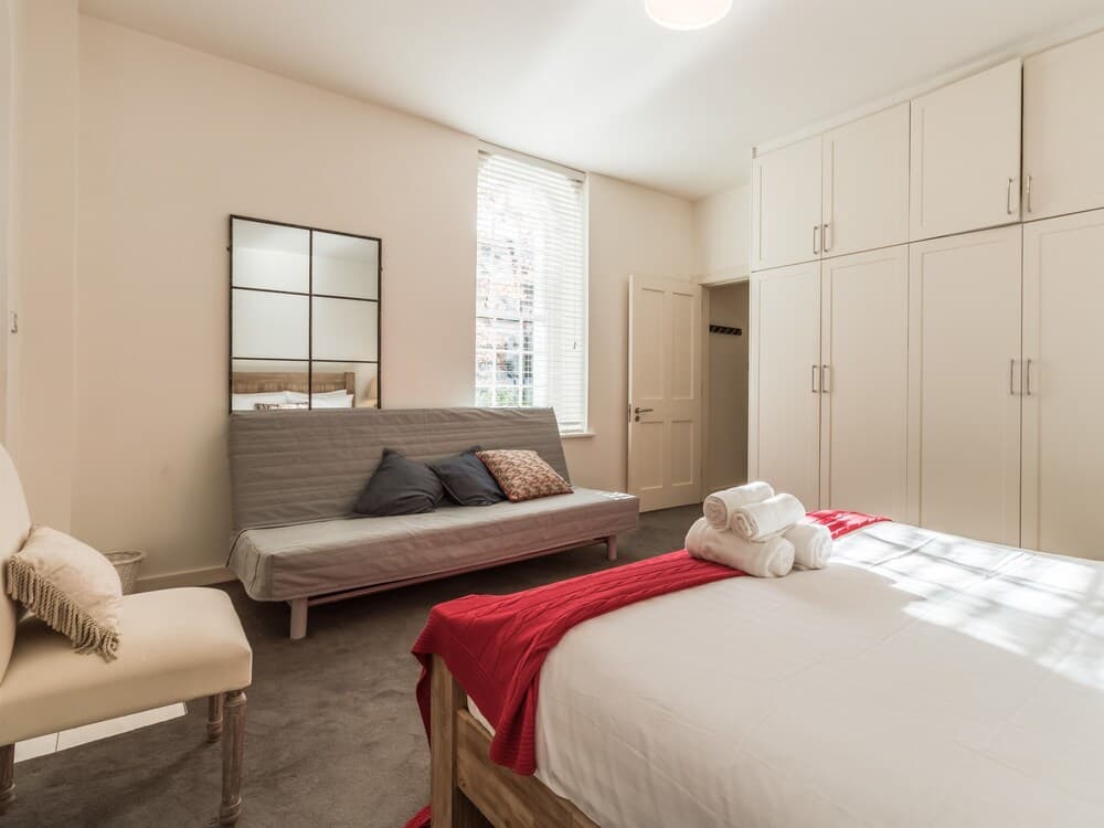 The Eamon DeVelara Suite - hiphipstay photo 3