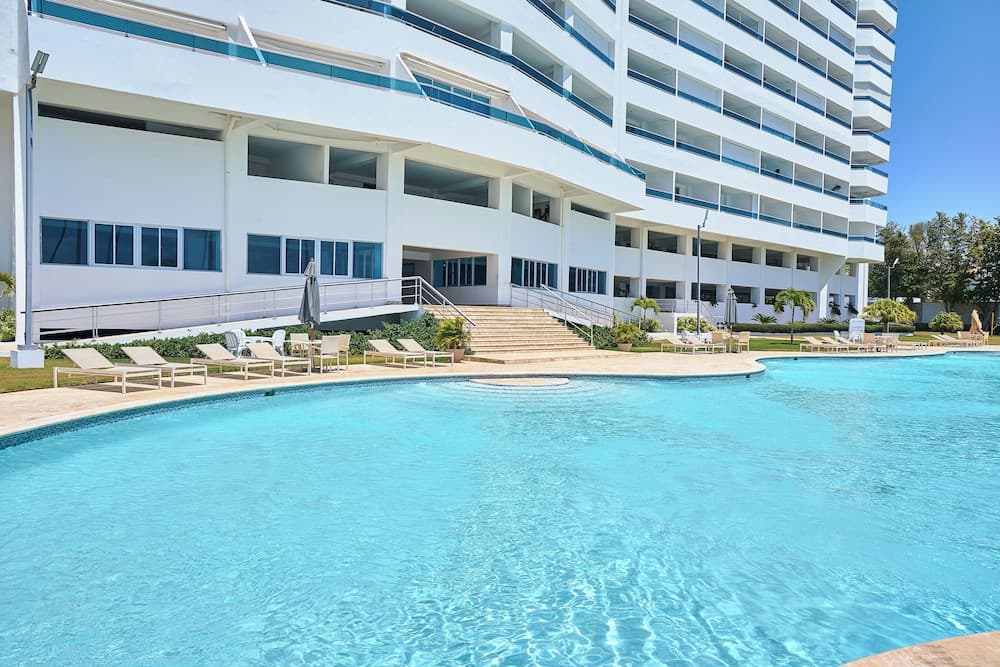 Beachfront Condos Las Olas Sleeps 6 photo 8