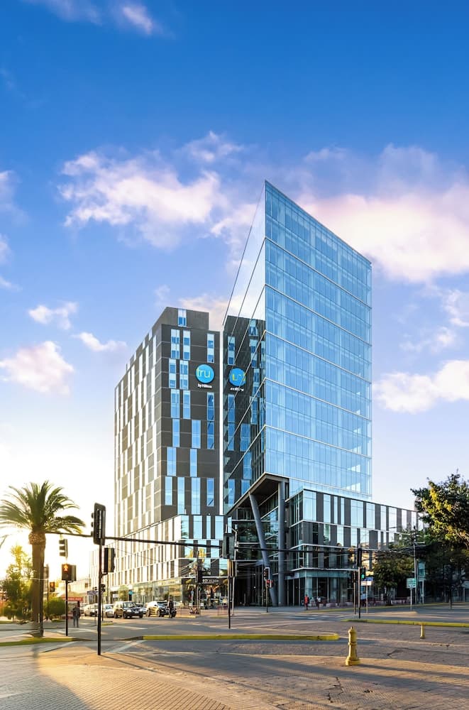 Tru By Hilton Chillan Ferrat