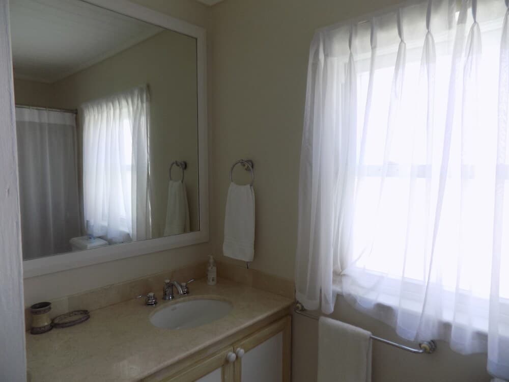 The Pelican #3 - Spacious 3 bedroom 2.5 bath waterfront townhome in the heart of Rodney Bay. 3 Townhouse by RedAwning photo 9