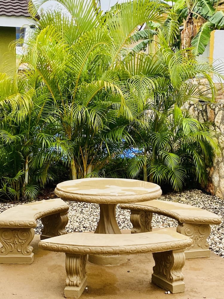 Jhadano Villa 3BR Pool Shuttle 3 Mins to Beach photo 3