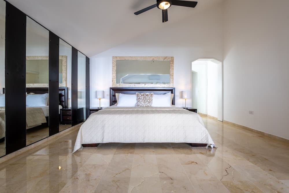 Beachfront 7BR Villa with Pool & Maid photo 7