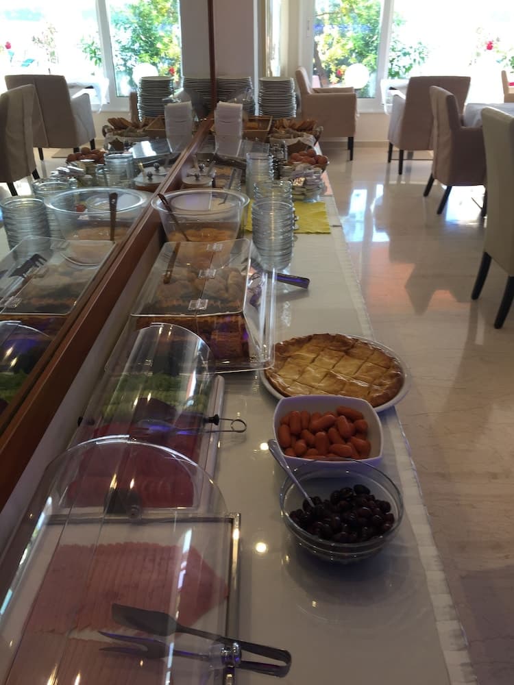 Oasis Hotel photo 3