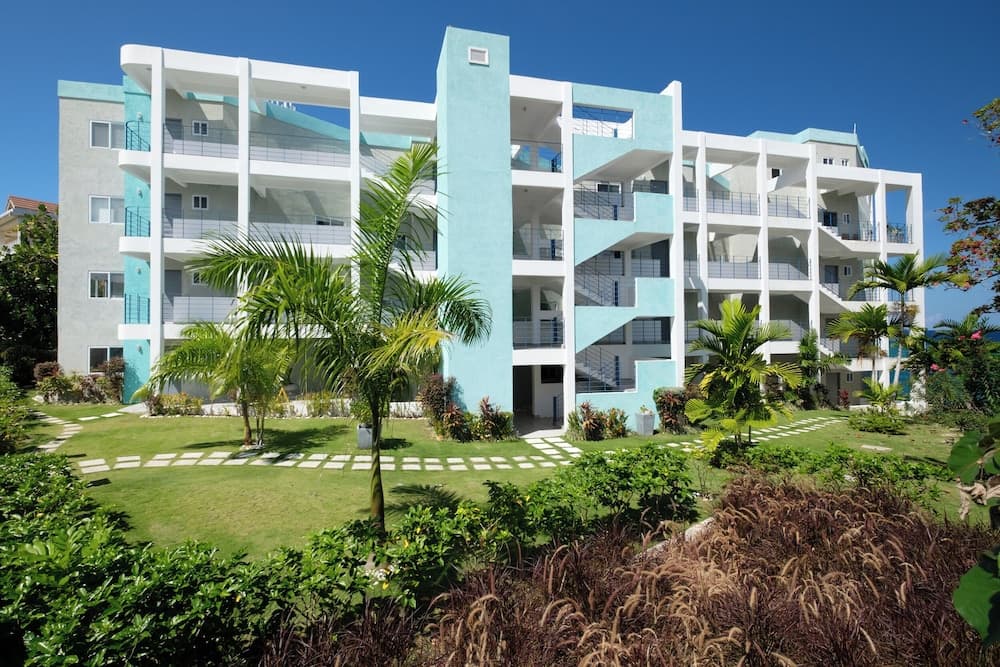 Blue-sky penthouse photo 6