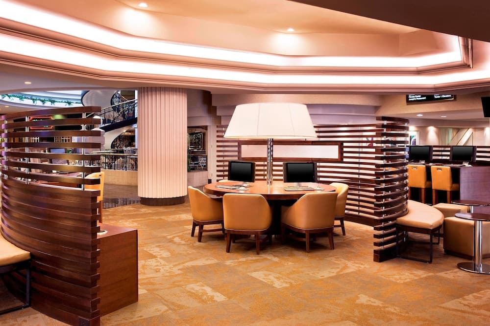 Sheraton Greensboro at Four Seasons photo 3