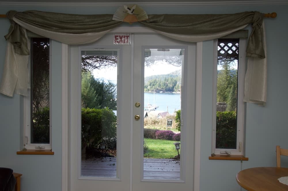 Enchanter Oceanview Suites photo 7