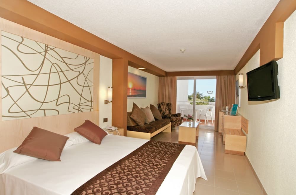 Hotel Riu Palace La Mola photo 4